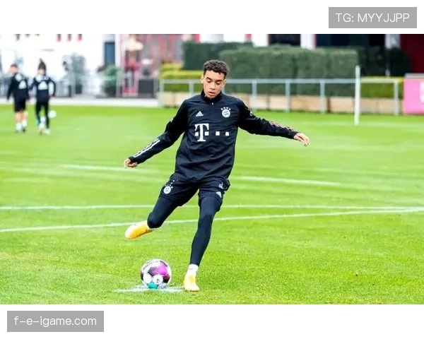 穆西亚拉灵动控球助力拜仁,掀起进攻新风尚 穆西亚拉灵动控球助力拜仁,掀起进攻新风尚