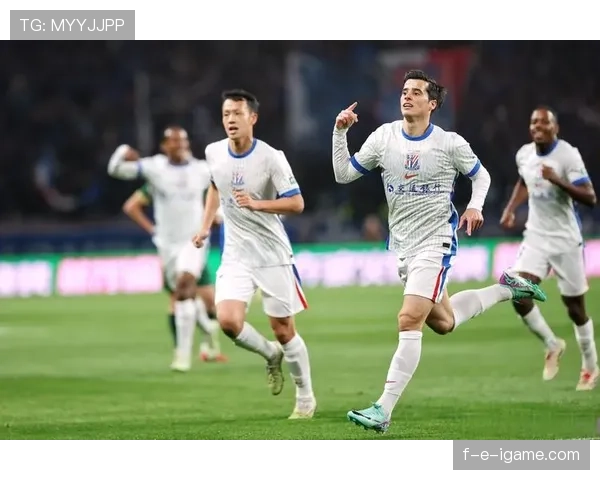 某某联赛榜首球队持续提升表现，冲刺赛季巅峰值得关注。